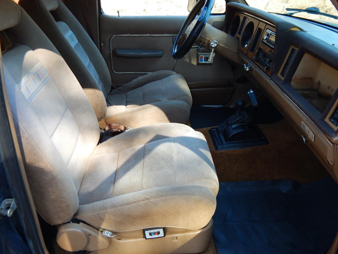 1988 Blue /Tan Ford Bronco II 4WD (1FMCU14T6JU) with an 2.9L V6 OHV 12V engine, 4-Speed Automatic Overdrive transmission, located at 6528 Lower York Road, New Hope, PA, 18938, (215) 862-9555, 40.358707, -74.977882 - Here we have a 1988 Ford Bronco 2 with a 2.9L V6 putting power to a 4x4 automatic transmission. Options include: tan cloth interior, heat/AC, XD Vision radio, power windows, cruise control, tilt steering wheel, front/rear defrost windows, spare tire cover, 15 inch alloy wheels with 4 Solarus AP tire - Photo#10